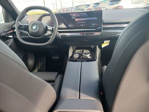 New 2024 BMW i5 eDrive40i w/ Convenience Package image 16