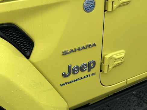 Used 2023 Jeep Wrangler Unlimited Sahara w/ Cold Weather Group image 10