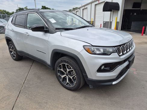 Used 2025 Jeep Compass Limited AWD/4WD image 2