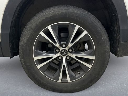 Used 2019 Toyota Highlander LE image 10