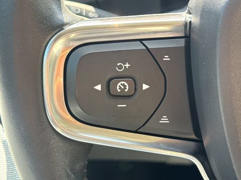 Used 2019 Volvo XC40 T4 Momentum FWD image 29