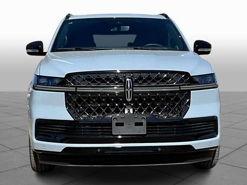 New 2025 Lincoln Navigator Reserve w/ Jet Appearance Package AWD/4WD image 3