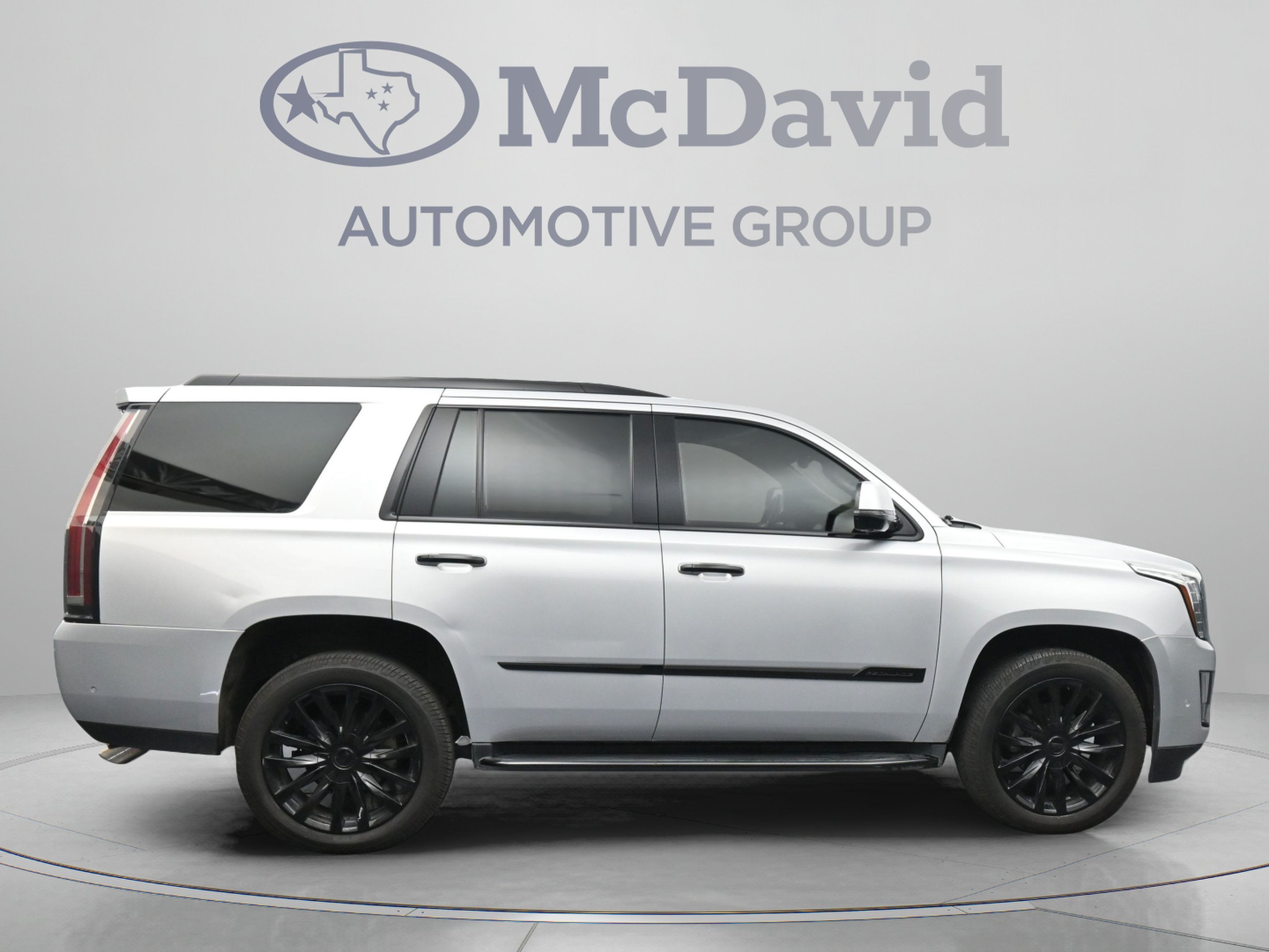 Used 2019 Cadillac Escalade Luxury w/ LPO, Radiant Package AWD/4WD image 9