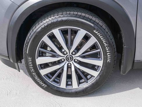 Used 2022 Nissan Pathfinder Platinum w/ Lighting Package (N92) FWD image 10
