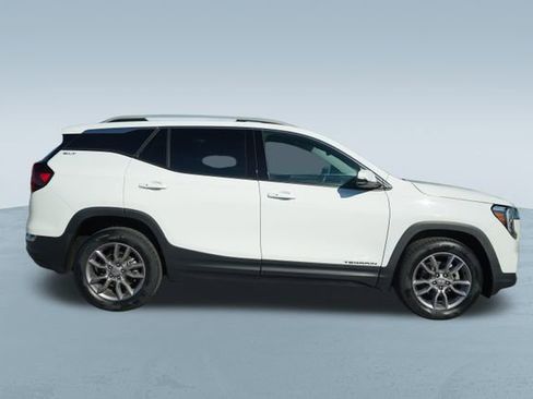 Used 2023 GMC Terrain SLT image 9
