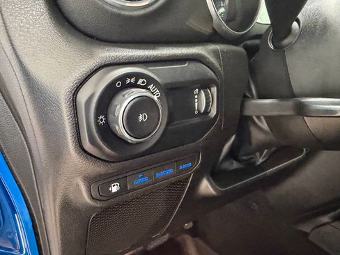 Used 2023 Jeep Wrangler Unlimited Sahara w/ Cold Weather Group AWD/4WD image 11