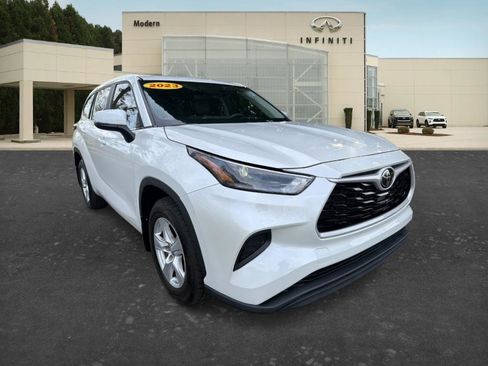 Used 2023 Toyota Highlander L image 3