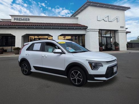 Used 2025 Kia Niro EX FWD image 2