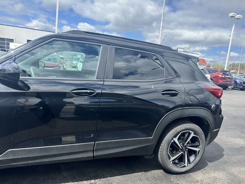 Used 2023 Chevrolet TrailBlazer RS w/ Sun and Liftgate Package image 5