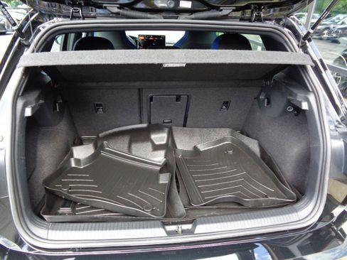 Used 2025 Volkswagen Golf R AWD/4WD image 17