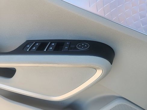 Certified 2024 Kia Soul LX FWD image 25