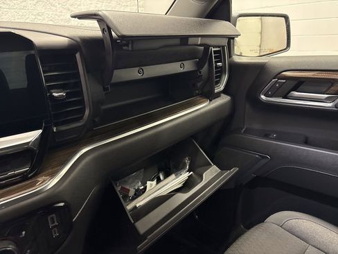 Used 2024 Chevrolet Silverado 1500 LT image 30