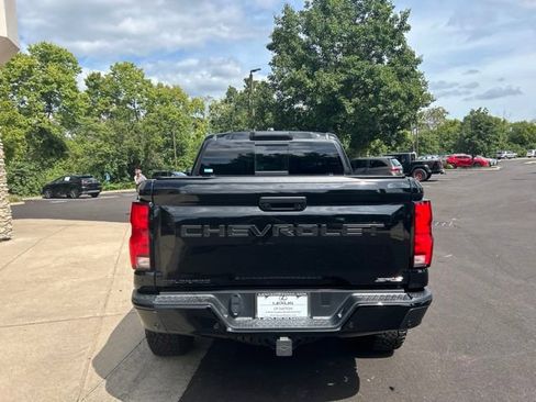 Used 2025 Chevrolet Colorado ZR2 w/ Technology Package AWD/4WD image 6