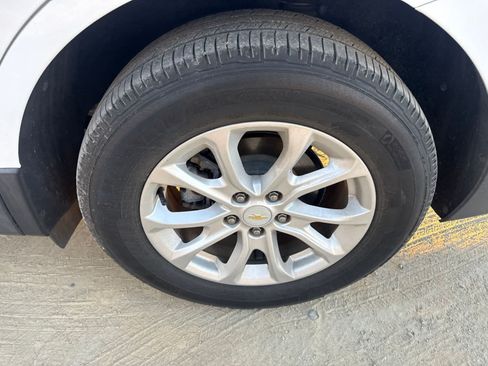 Used 2018 Chevrolet Equinox LT FWD image 11