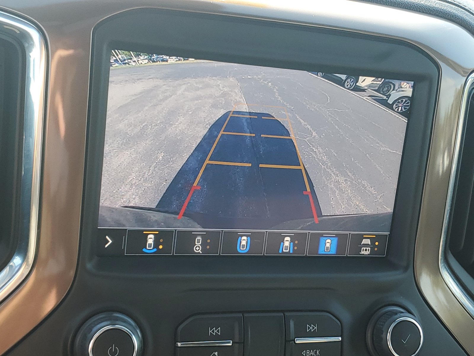 Used 2022 Chevrolet Silverado 1500 High Country w/ Technology Package AWD/4WD image 27