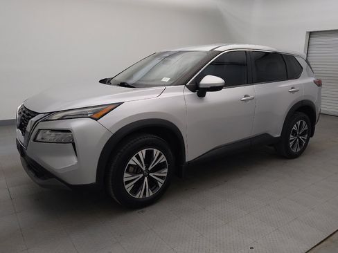 Used 2022 Nissan Rogue SV image 2