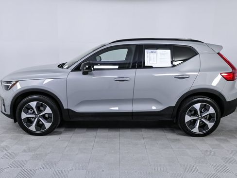 Certified 2025 Volvo XC40 B5 Plus image 2