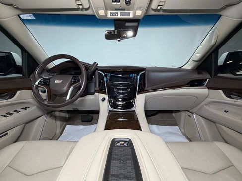 Used 2017 Cadillac Escalade ESV Premium Luxury AWD/4WD image 26