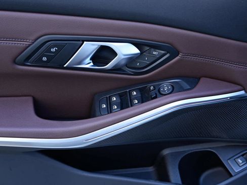 Used 2025 BMW 330i xDrive Sedan w/ Premium Package image 23