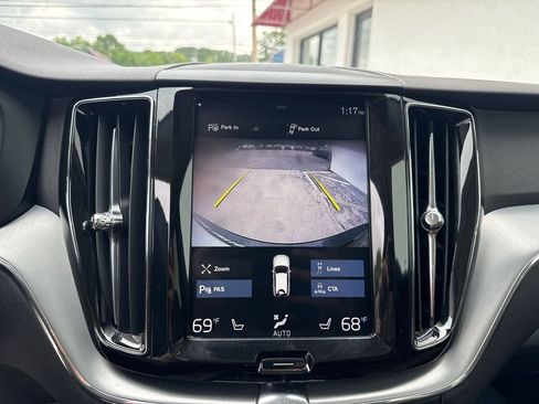 Used 2018 Volvo XC60 T5 Momentum w/ Vision Package AWD/4WD image 17