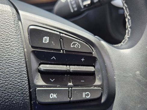 Certified 2025 Hyundai Venue Limited FWD image 24