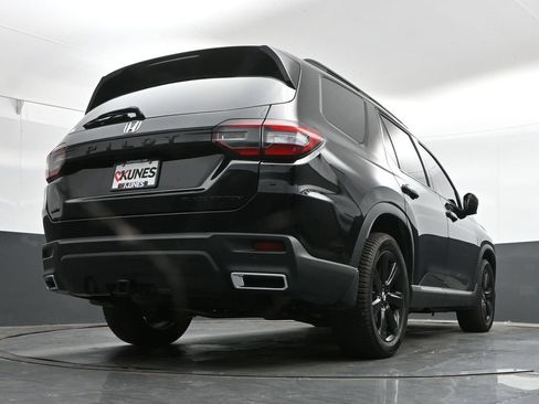 Used 2025 Honda Pilot Black Edition image 41
