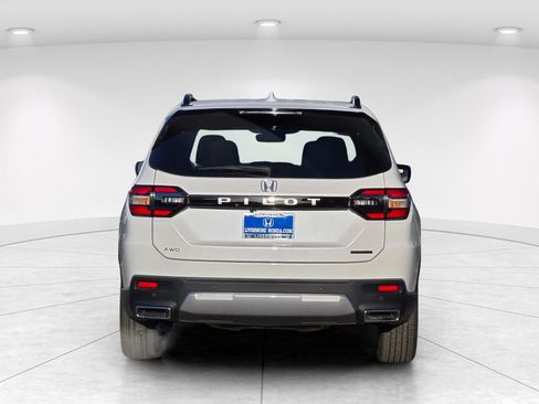 New 2026 Honda Pilot Touring image 5