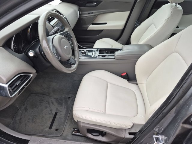 Used 2018 Jaguar XE Premium AWD/4WD image 12