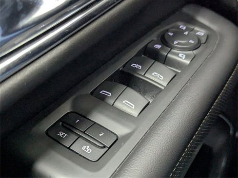 Used 2021 GMC Yukon SLT w/ SLT Premium Package image 19