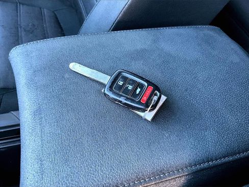 Used 2018 Honda CR-V LX image 33