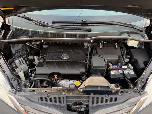 Used 2011 Toyota Sienna XLE w/ XLE Navigation Pkg FWD image 33