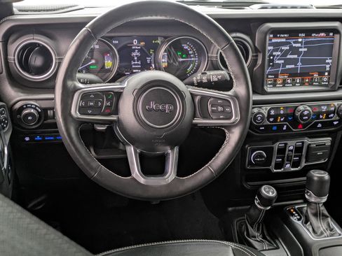 Used 2022 Jeep Wrangler Unlimited Sahara w/ Cold Weather Group image 4