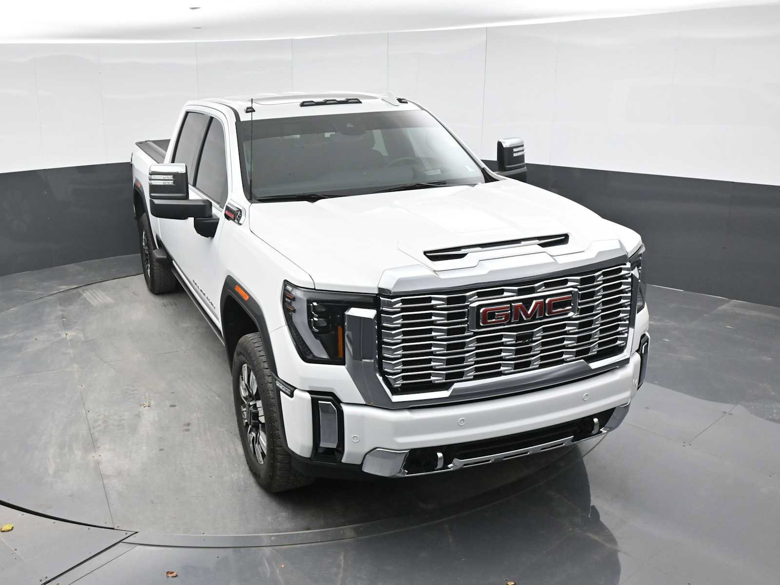 Used 2024 GMC Sierra 2500 Denali w/ Denali Reserve Package AWD/4WD image 16