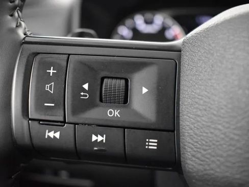 Used 2025 Nissan Rogue SV image 25