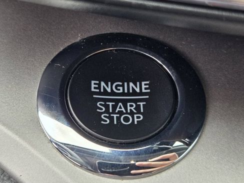 Certified 2022 Ford Explorer XLT w/ Equipment Group 202A image 17