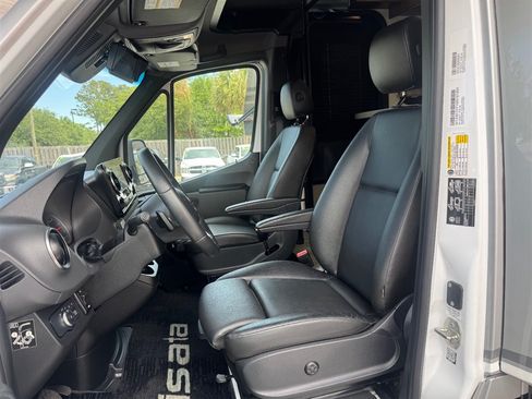 Used 2022 Mercedes-Benz Sprinter 3500 image 33