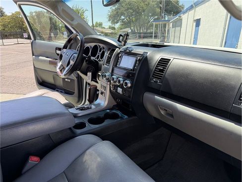 Used 2015 Toyota Sequoia Platinum AWD/4WD image 19