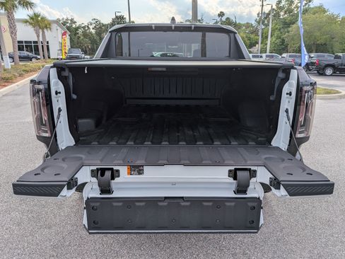 Used 2025 GMC Hummer EV 3X w/ LPO, Sport Package AWD/4WD image 18