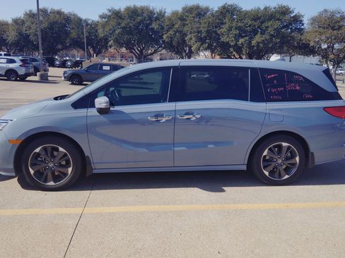 Used 2024 Honda Odyssey Elite image 2