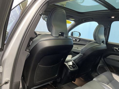Used 2022 Volvo XC60 B5 R-Design image 27