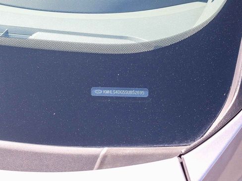 Certified 2025 Hyundai Elantra SEL image 31