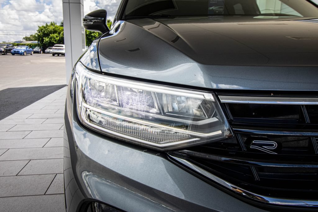 Certified 2024 Volkswagen Tiguan SE R-Line FWD image 6