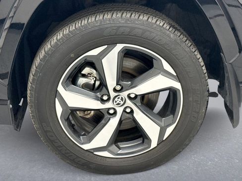 Used 2022 Toyota RAV4 SE w/ Weather & Moonroof Package image 22