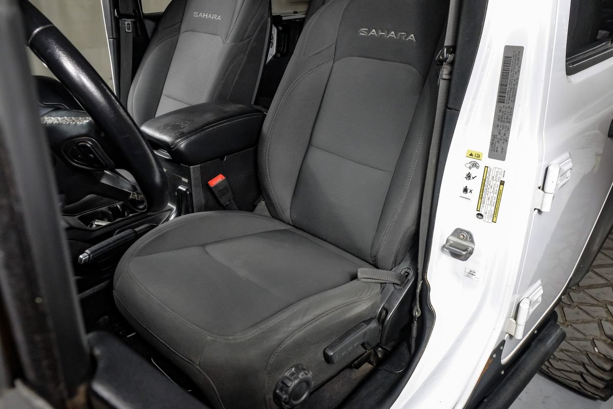 Used 2018 Jeep Wrangler Unlimited Sahara AWD/4WD image 28