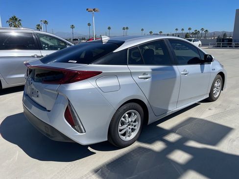 Used 2021 Toyota Prius Prime LE image 4