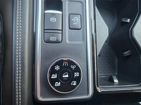 Used 2023 Nissan Pathfinder Platinum image 29