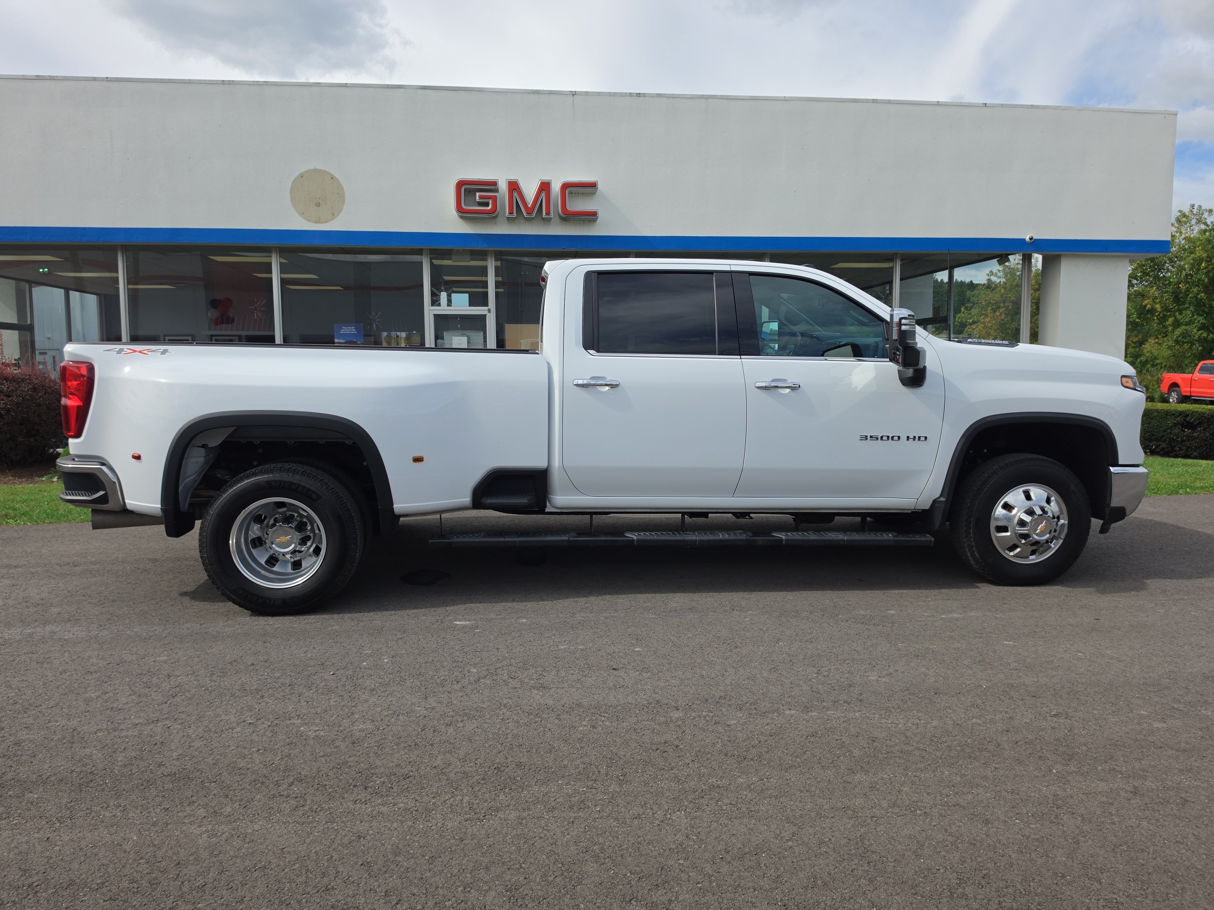 Used 2026 Chevrolet Silverado 3500 LTZ w/ LTZ Convenience Package AWD/4WD image 2