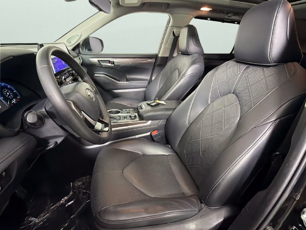 Used 2023 Toyota Highlander Platinum AWD/4WD image 17