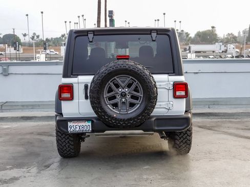 Used 2025 Jeep Wrangler Sport AWD/4WD image 8