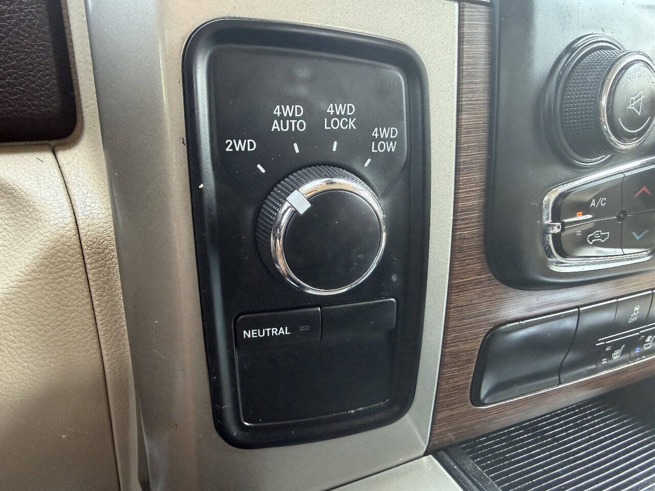 Used 2013 RAM 1500 Laramie w/ Convenience Group AWD/4WD image 16